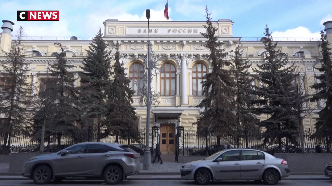 Guerre en Ukraine : les Russes réagissent aux lourdes sanctions économiques infligées par l’Occident