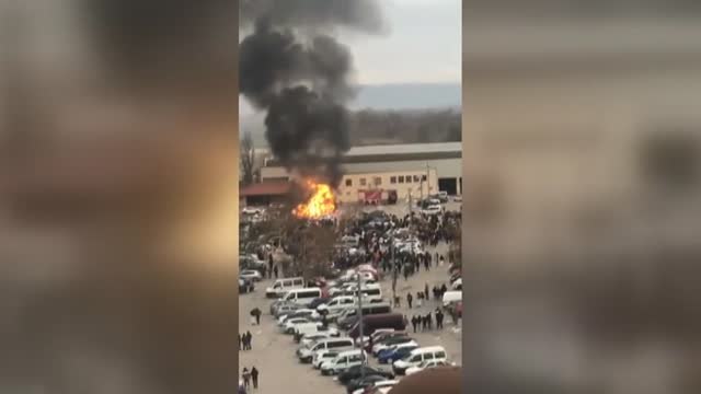 La noche de carnaval de Fraga termina con dos guardias civiles heridos