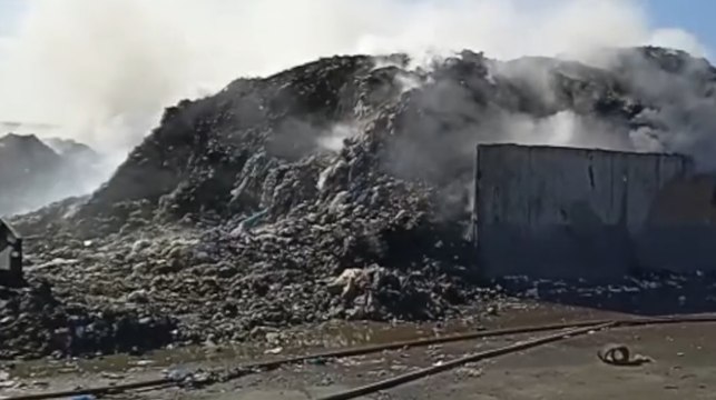 Novellara (RE) - Incendio materiali ingombranti in azienda trattamento rifiuti (28.02.22)