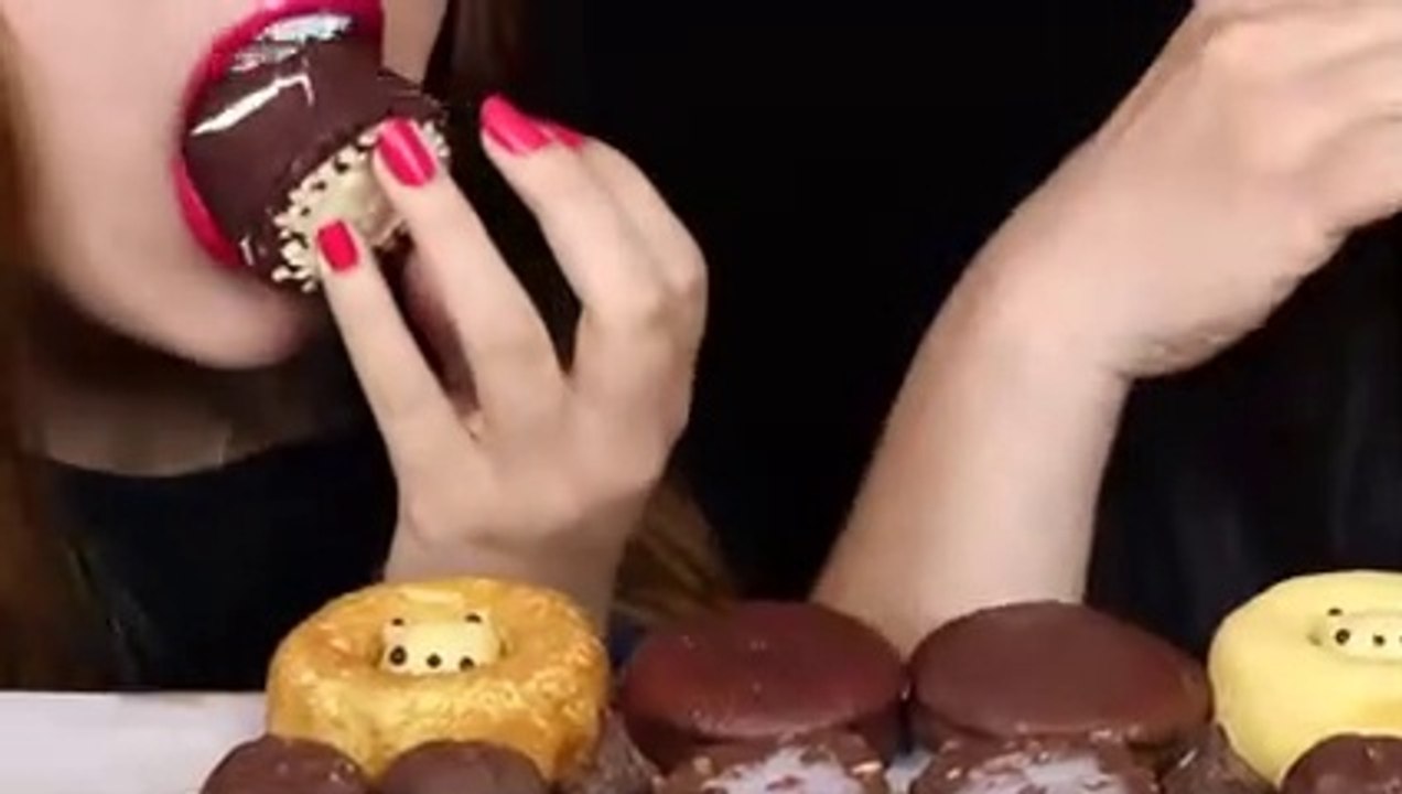 ASMR LEFTOVER DESSERT RACE! GIANT CHOCOLATE MARSHMALLOW, ICE CREAM BAR, CREAM PUFFS, TRUFFLES, PIE먹방