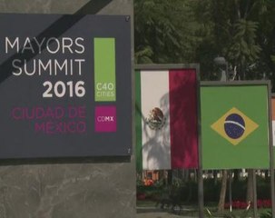 World mayors gather to plot climate plan