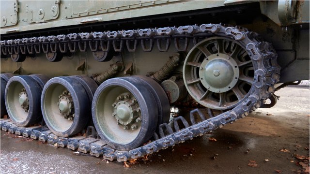Tanks T-90, bombes à vide , hélicoptères... Voici les armes qu'utilise l'armée russe en Ukraine