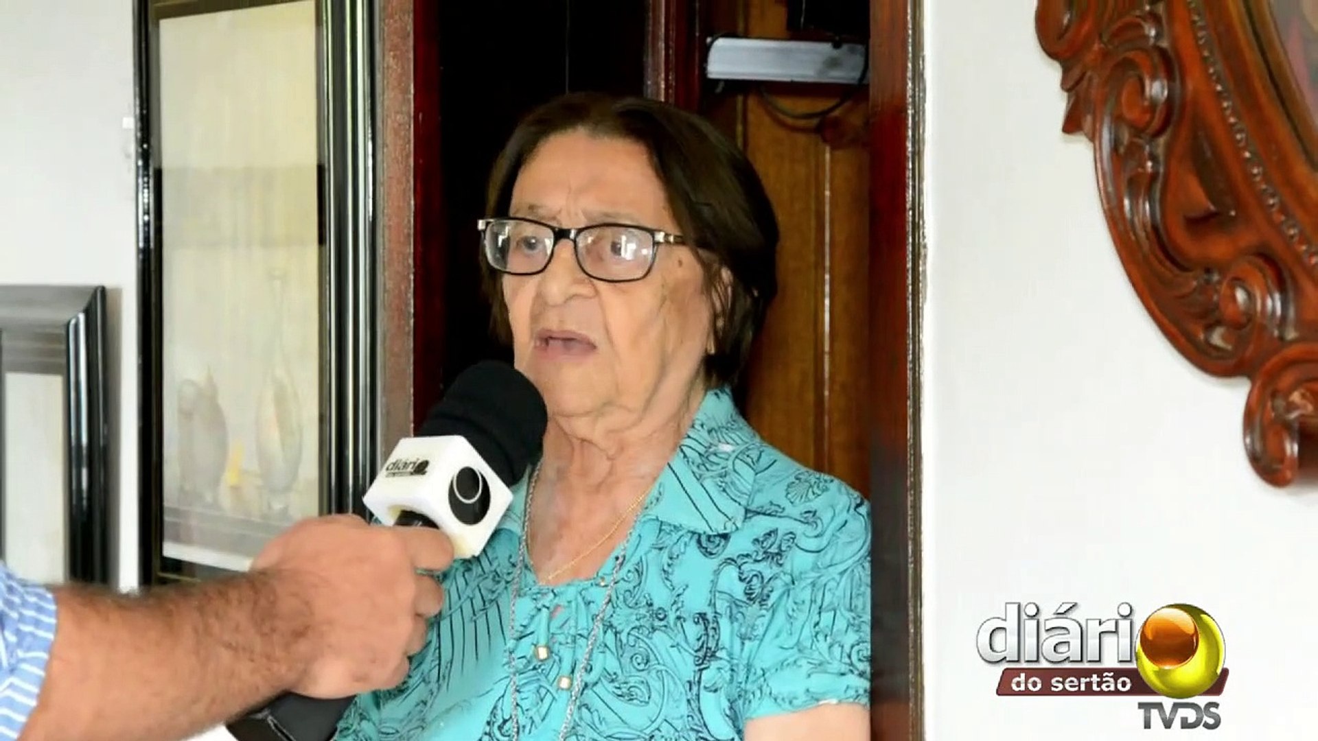 Dona Isaura Dantas, que ficou famosa após reportagem do Fantástico, é sepultada em Cajazeiras