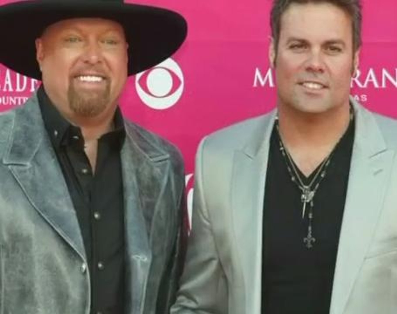 ⁣Country singer Troy Gentry killed in helicopter crash