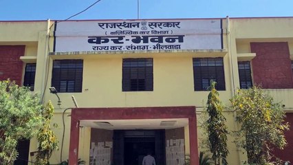 The officer was absent, the commercial department was deserted