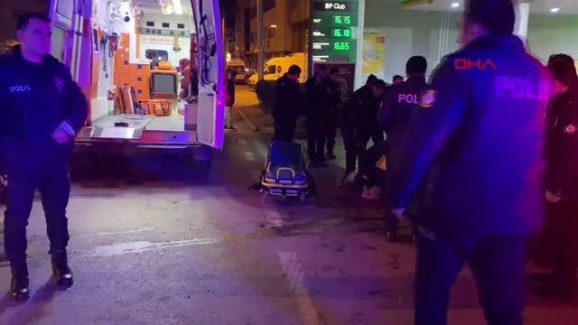 Son dakika haberi: POLİS OTOSU REFÜJDEKİ AĞACA ÇARPTI 1'İ KADIN 2 POLİS MEMURU YARALI