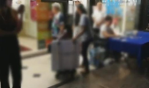 Pakai buruk-buruk sikit, lepas tu buat-buat cacat terus ramai yang bagi duit