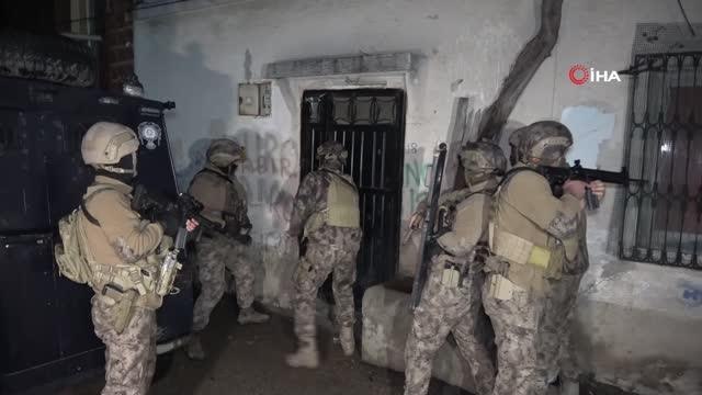 Zırhlı araçla kapı açıldı... Adana'da şafak vakti DEAŞ operasyonu: 3 gözaltı