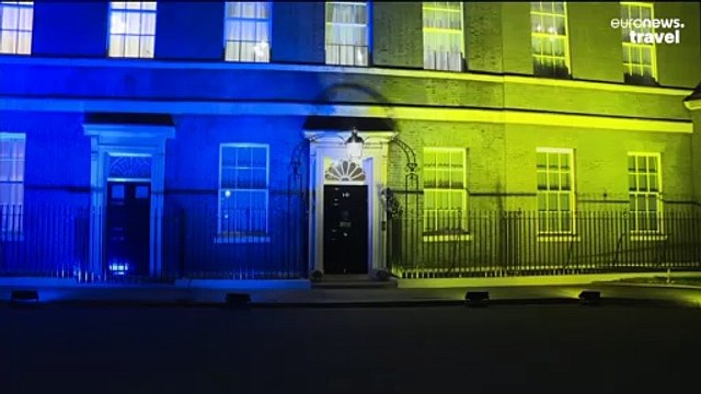 Watch protesters fill Europe's most popular tourist spots to give 'courage' to Ukraine