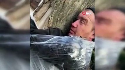 ''Yağmacı'' deyip streç filmle ağaca bağladılar