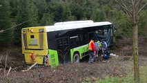 Yoldan çıkan otobüs ormanlık alana uçtu: 2 yaralı