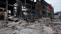 Ukrayna'da bombardıman sonucu oluşan yıkım kameralara yansıdı