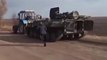 Des fermiers volent un char russe avec leur tracteur