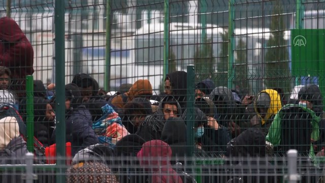 Stranded non-Ukrainians fleeing Russian conflict complain of ‘racism’ at the border