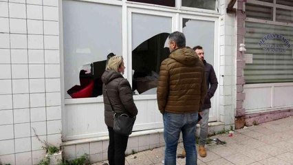 Deponun camını kırıp malzemeleri çaldılar