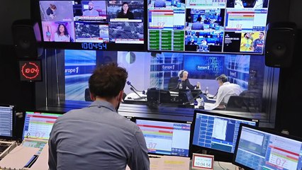 Guerre des images : le contraste entre Vladimir Poutine et Volodymyr Zelensky