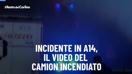 下载视频: Incidente in A14, il video del camion incendiato