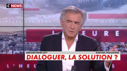 «Des femmes et des enfants sont là depuis 7 heures dans le froid», explique Régine Delfour en direct de Lviv
