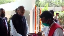 शिव भक्ति में तल्लीन नजर आए सीएम गहलोत, वैदिक मंत्रोच्चार के साथ किया भगवान शिव का पूजन...देखें वीडियो