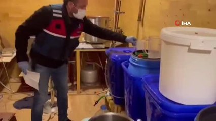Sahte içki üretimine suçüstü: 853 litre el yapımı içki bulundu