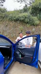 Helping these friends that are so confused  | khaby reaction video #khabylame