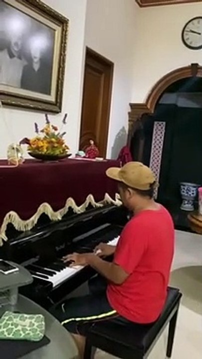 Latihan piano