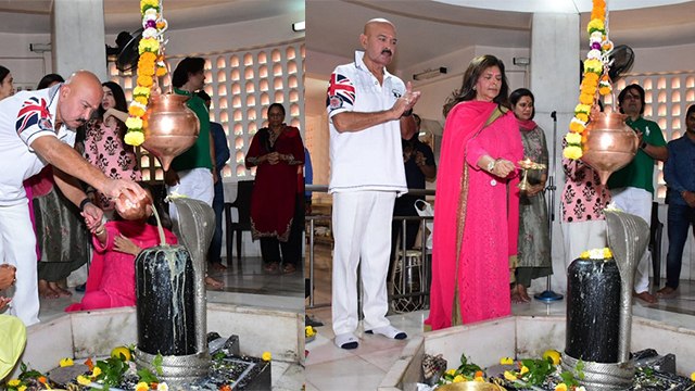 Hrithik Roshan Parents Rakesh Pinky Roshan ने खास अंदाज में की Mahashivratri Puja | Boldsky