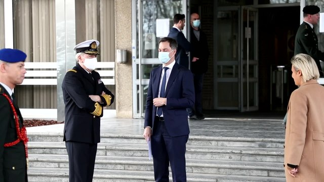 Le Roi Philippe, Alexander De Croo, Sophie Wilmes et Ludivine Dedonder à la rencontre des militaires à Evere