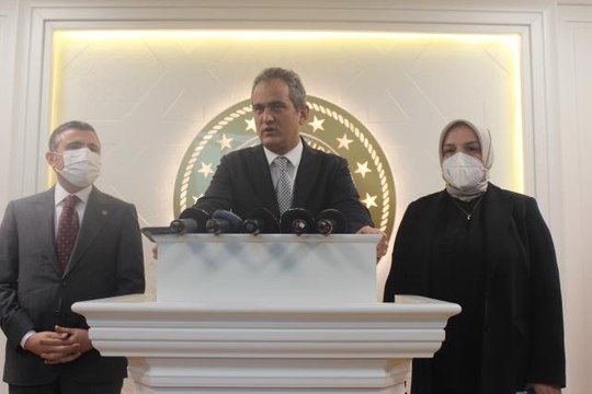 Özer : 1.2 milyon öğretmenimizin hemen hemen tamamı en az 2 doz aşısını tamamlamış bulunmaktadır