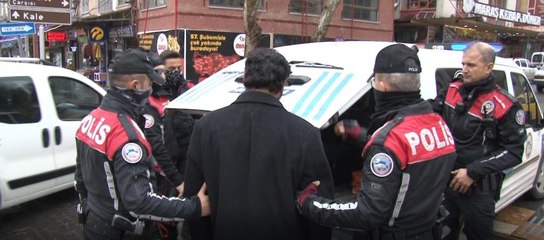 "Ailene büyü yapılmış" deyip para isteyen adamı polise yakalattı