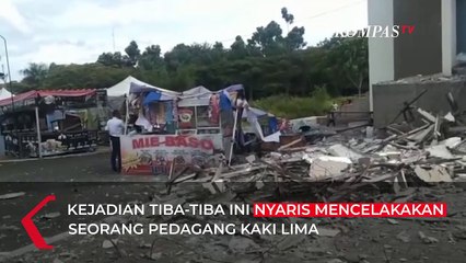 Menara Masjid Agung Baiturrahman di Tasikmalaya Ambruk