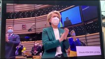 Zelenskiy Avrupa Parlamentosu’nda konuştu, ayakta alkışlandı