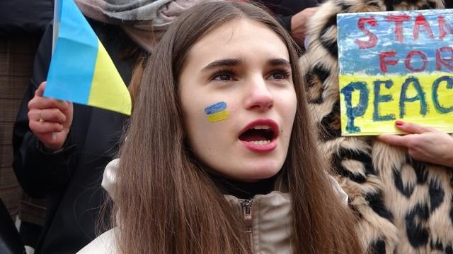 Beyoğlu'nda Ukraynalılar savaş karşıtı eylem yaptı... Rusya anneleri, lütfen gelin ve çocuklarınızı bizim topraklarımızdan alın