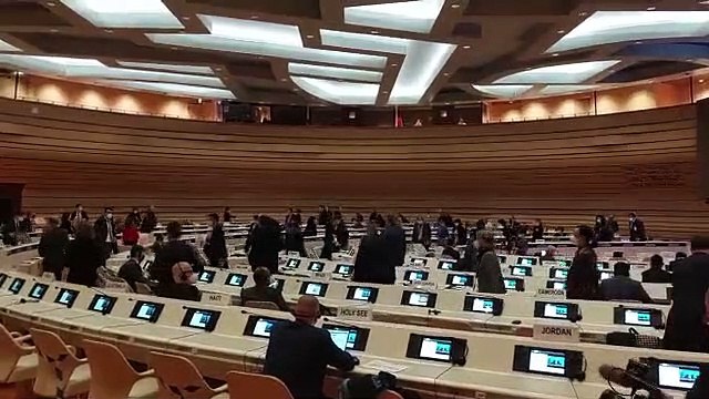 Diplomatici lasciano l'aula mentre parla il ministro degli Esteri russo Lavrov