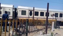 TRAIN: रेत के टीबों में दबी थी ट्रेन, कुछ यूं निकली बाहर....