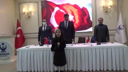 İstiklal Marşı'nı gözyaşları içinde okudu