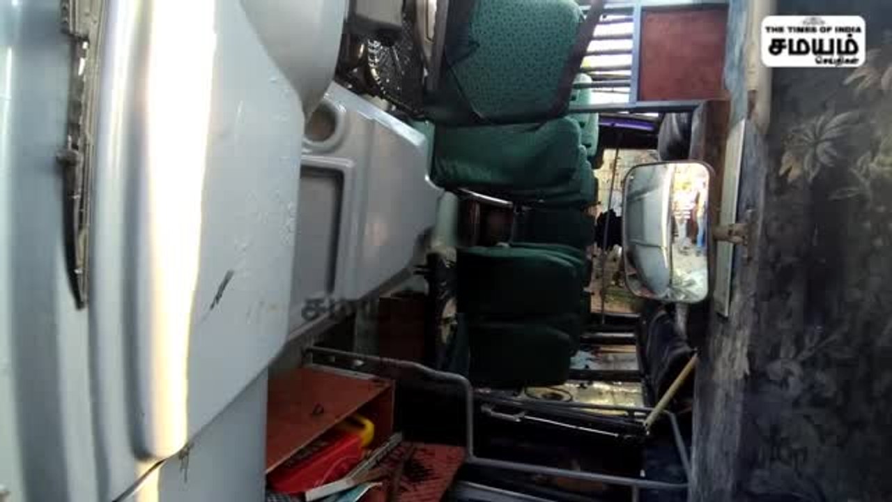 பள்ளி வேன் தலைக்குப்புற கவிழ்ந்து விபத்து; மாணவ...