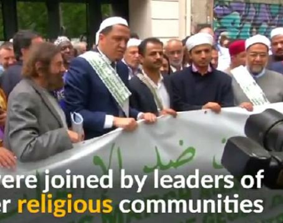 Muslim leaders remember victims in Paris on European tour against terror