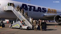 Söder begrüßt 200 US-Soldaten am Flughafen Nürnberg