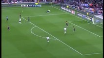 El caño de Xavi Hernández a Andrés Guardado en un Barça-Valencia