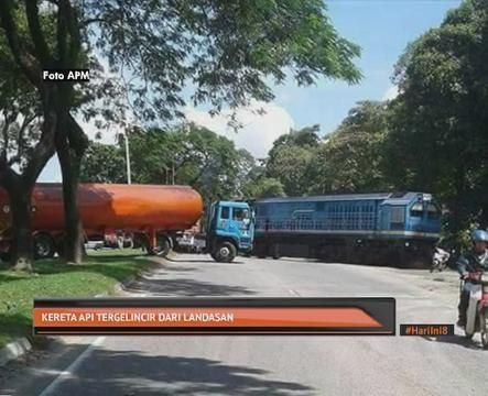 Kereta api tergelincir dari landasan