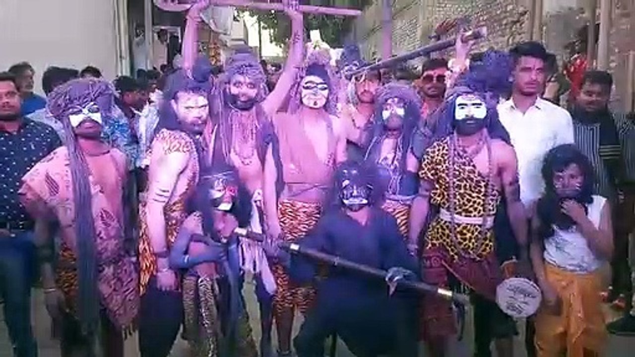 देखें वीडियो : महाकाल निकले नगर भ्रमण पर तो नाचे भूत-पिशाच