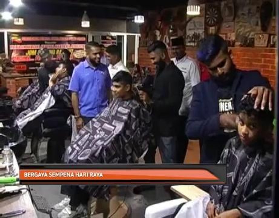 Bergaya sempena Hari Raya