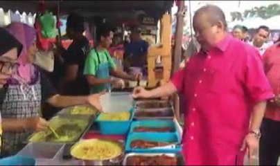 Sultan Johor pergi bazar bawa bekas makanan sendiri