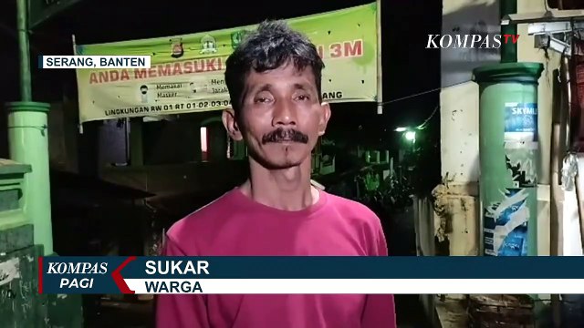 Pasca Banjir di Serang, Warga Pandeglang Mulai Bersihkan Rumah dari Material Bekas Banjir
