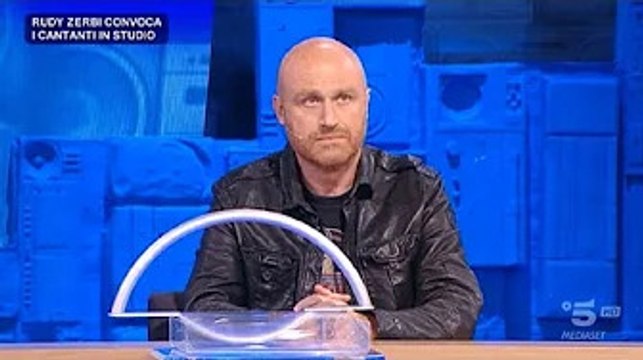Rudy Zerbi si scaglia contro Anna Pettinelli: Maleducata e prevaricatrice , è guerra ad Amici Le di