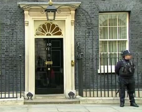 UK PM Theresa May loses parliamentary majority in shock election