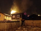 Son dakika haberi | Kastamonu'da 2 katlı binadaki yangını fark eden polisler 5 kişiyi kurtardı