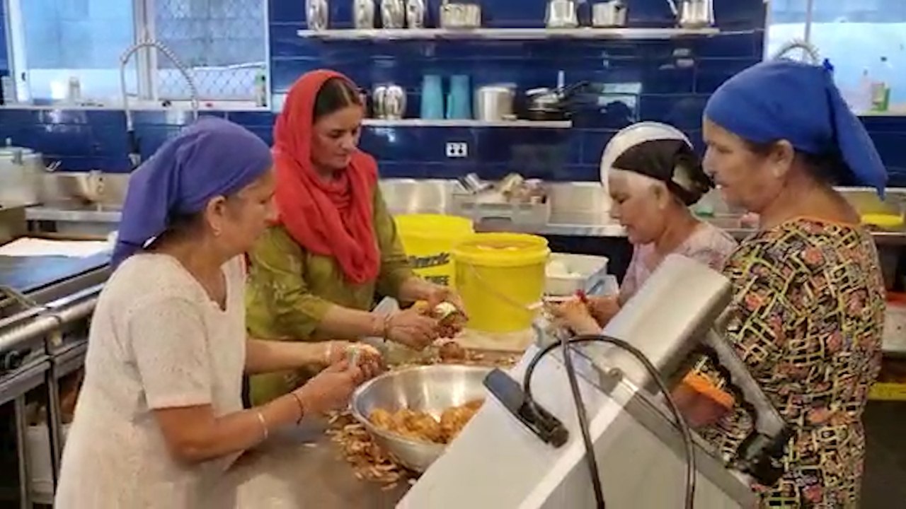 Sikh volunteers prepare food for Lismore, NSW flood victims on Wednesday | March 2, 2022 | ACM