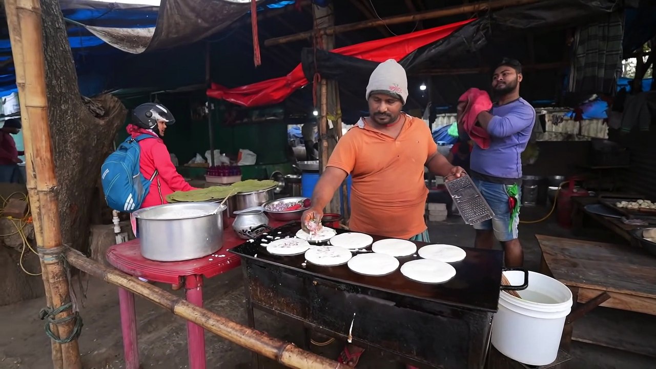 Bhubaneswar Famous Masala Chakuli Only Rs 10/- ($0.13) | Live Making Uttapam | Street Food India